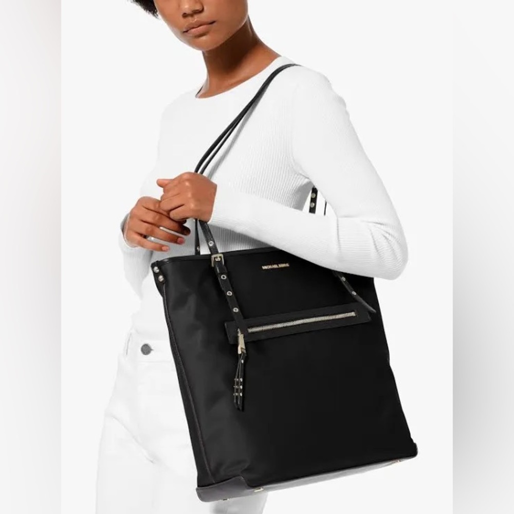 NWT Michael Kors Leila Bag in Black